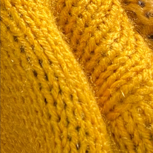💕3 for 25 💕 H&M NWT yellow knitted sweater - Picture 3 of 3
